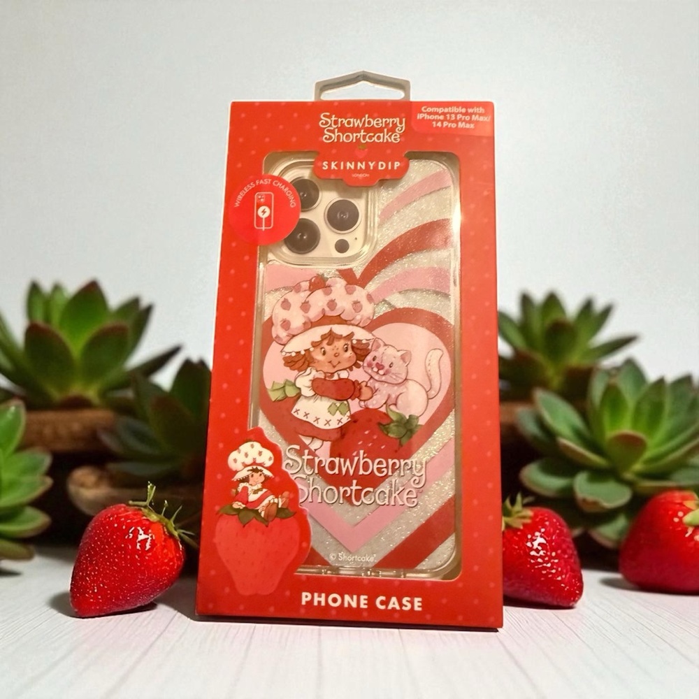 Strawberry Shortcake  iPhone 14 Pro Max (or 13 Pro Max) Case Glitter NWT (e/x)